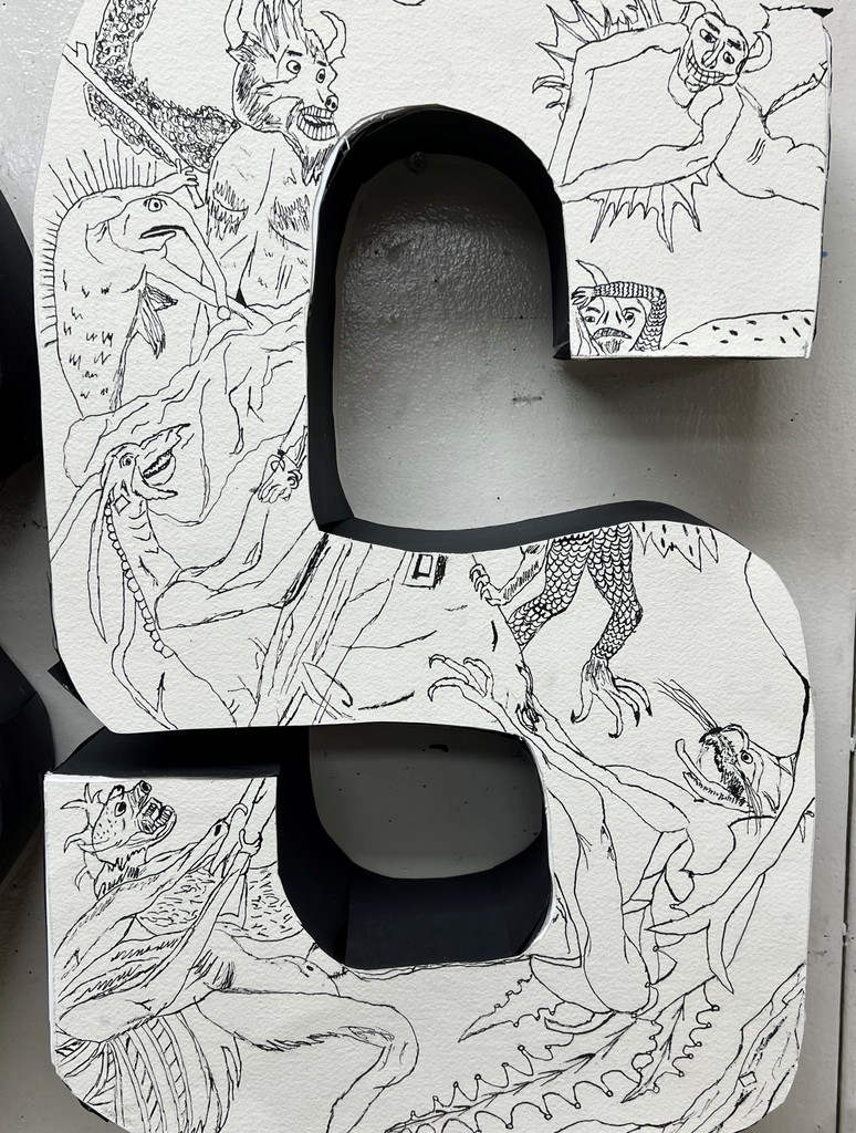 A close up of Braylon's artist letter "S"